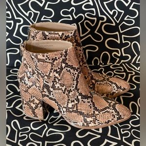 Steve Madden Julianne Tan Snake Print Boots NWB SZ 8
